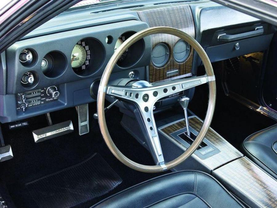 Панель приборов AMC AMX Playmate Pink 1968 года  (фото 2 из 6)